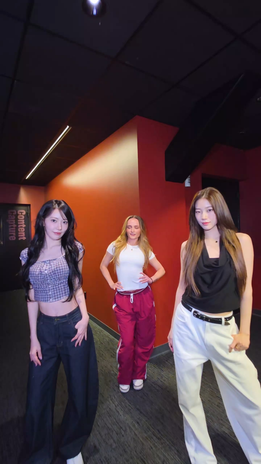 251027 تحديث LE SSERAFIM على التيك توك مع مياواكي ساكورا وكازوها - ATE IT UP مع كيلي (تحدي السباغيتي)