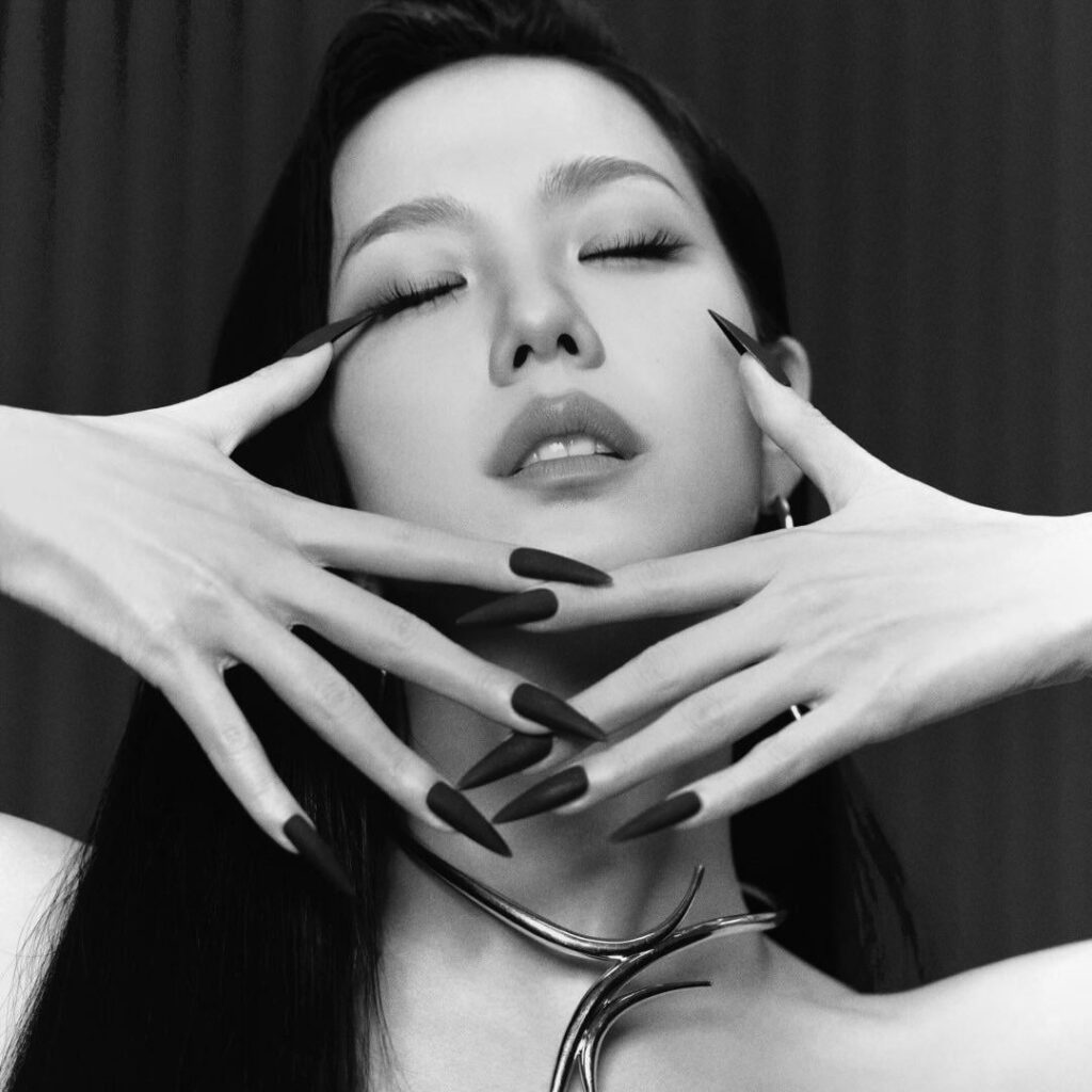 251008 تحديث الصورة الشخصية لـ Jisoo IG