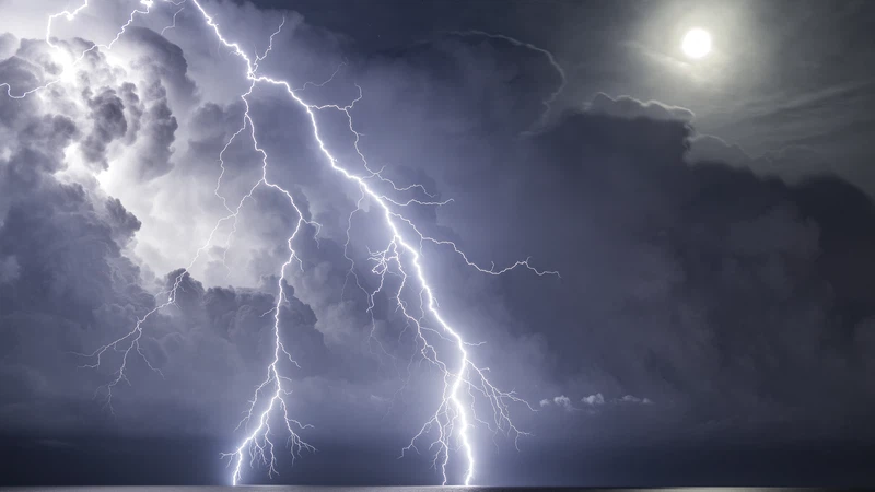 أمطار غزيرة أحيانا وبروق في 8 دول عربية نهاية الأسبوع | طقس العرب