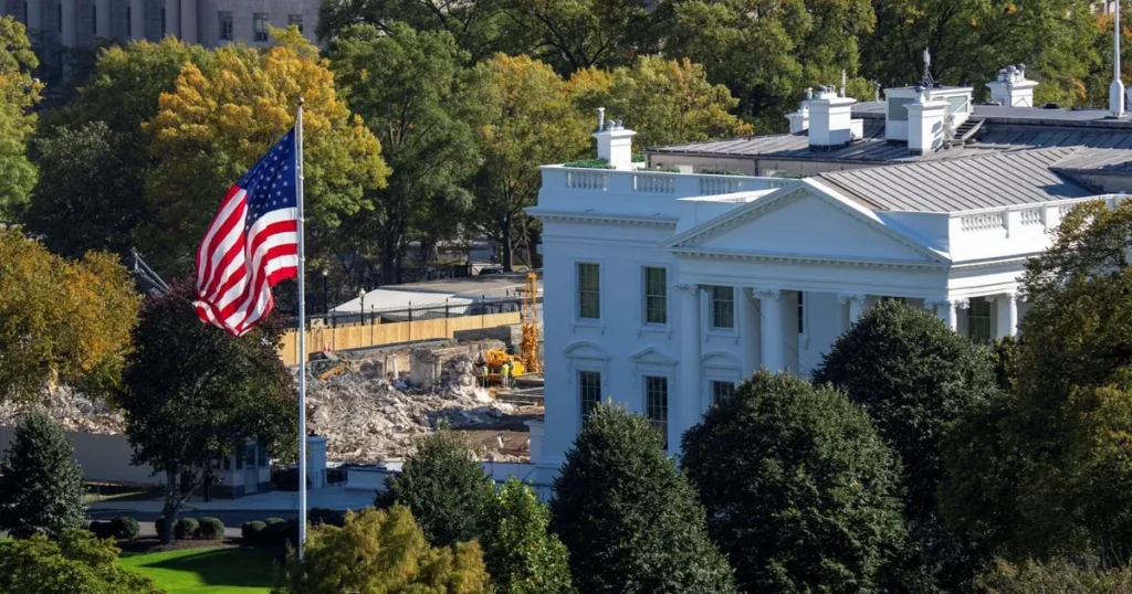 هدم الجناح الشرقي للبيت الأبيض بالكامل