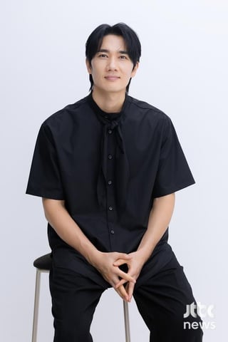 251002 TheJypNews Twitter Update - [Exclusive] سيظهر الممثل UHM TAE-GOO في مقطع الفيديو الموسيقي الجديد لـ Twice.