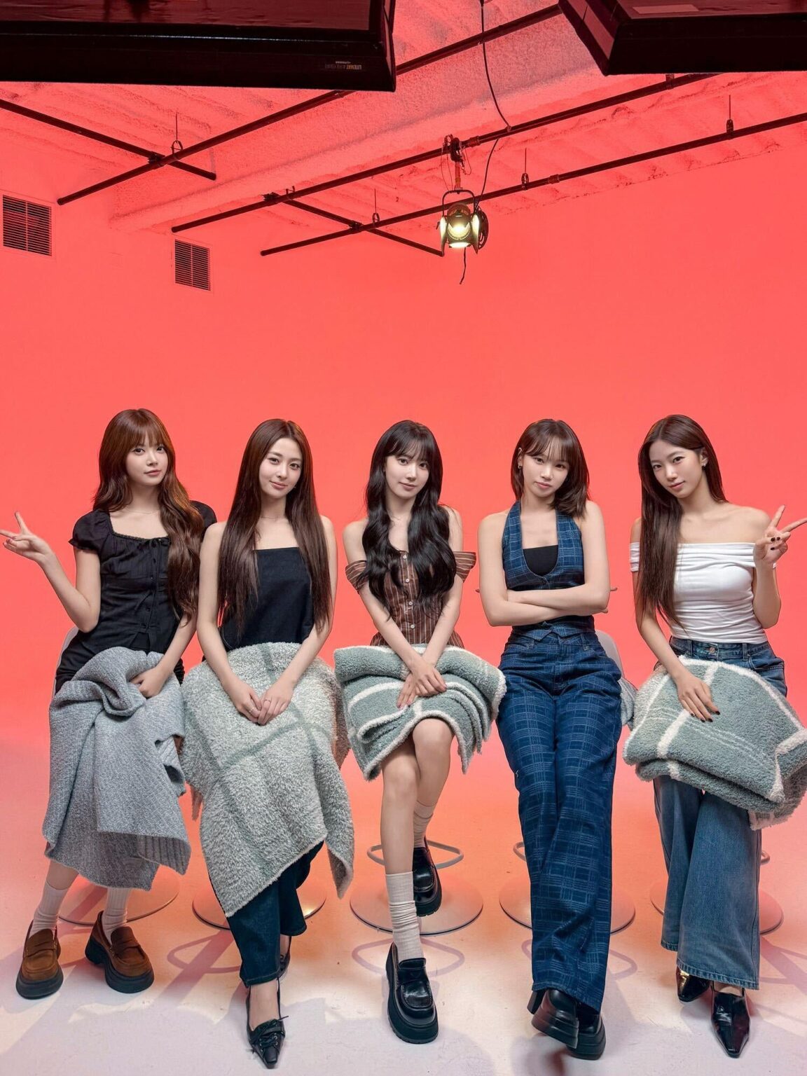 251028 تحديث تويتر LE SSERAFIM – في فانيتي فير – المقعد الساخن