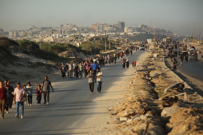 GAZA CITY, GAZA - OCTOBER 11: Thousands of Palestinians, carrying what belongings they could, begin returning from the south to the north of the region along Al-Rashid Street, which connects the southern and northern parts of the Gaza, with the ceasefire taking effect in the Gaza Strip on October 11, 2025. (Photo by Hassan Jedi/Anadolu via Getty Images)