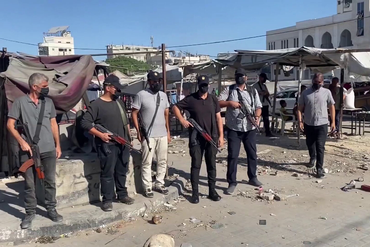 بالصور.. داخلية غزة تنتشر بمناطق انسحاب جيش الاحتلال | أخبار