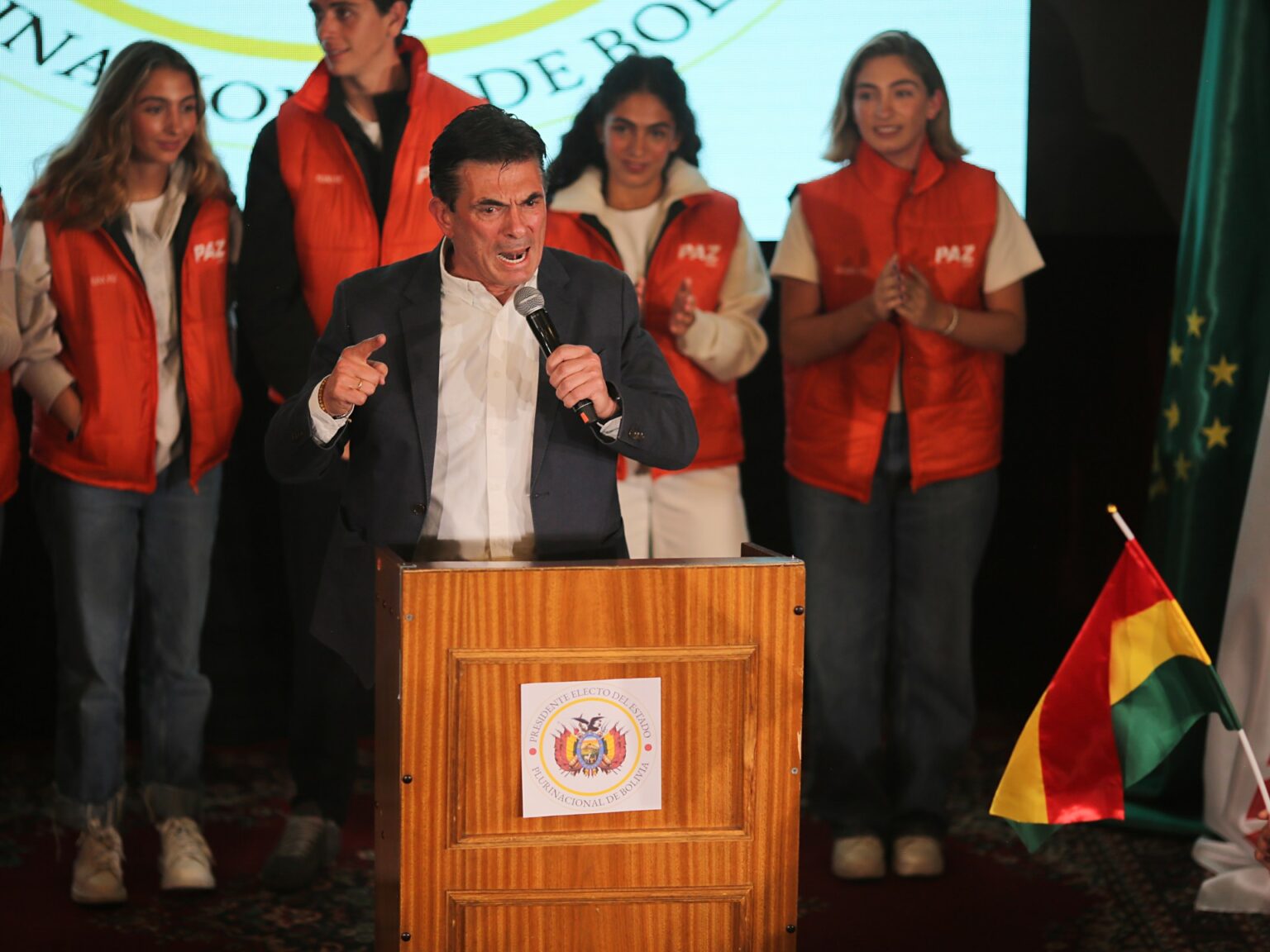 بوليفيا تنتخب رودريغو باز رئيسا وتنهي حكم اليسار الاشتراكي | أخبار