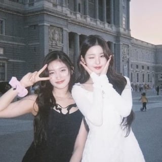 أقوم بتصفية معرضي ، لذا إليك قطرة Wonyoung+Leeseo!