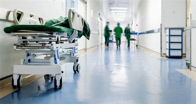 فنان لبناني شهير جداً يخضع لعملية دقيقة.. إليكم التفاصيل