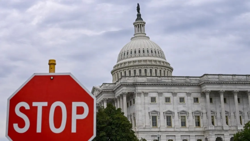 الولايات المتحدة تدخل رسميا في حالة شلل فدرالي الولايات المتحدة تدخل رسميا في حالة شلل فدرالي