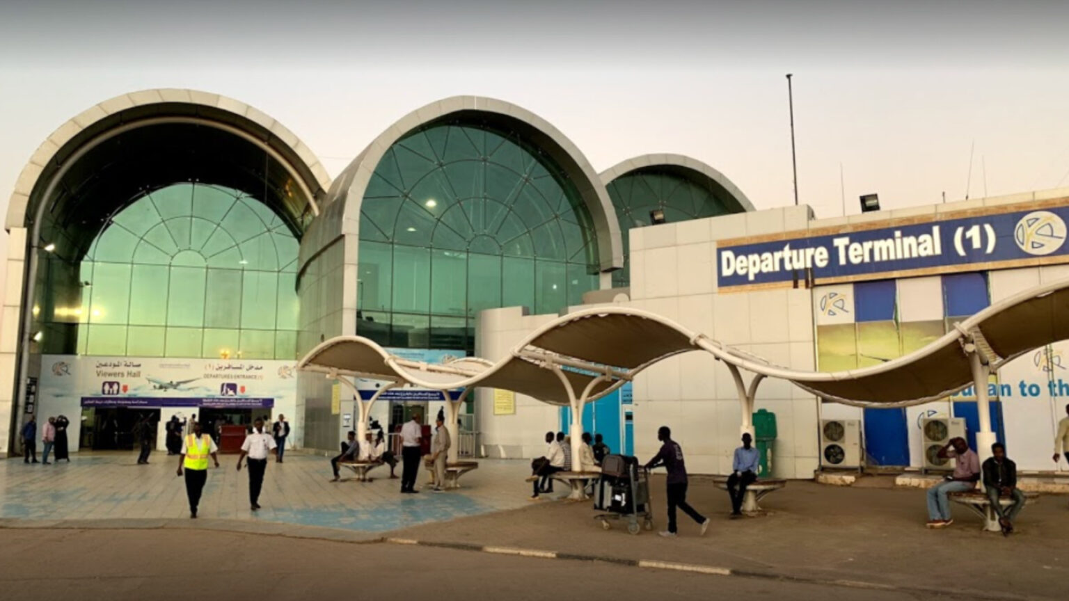 "خسائر محدودة" بعد استهداف الدعم السريع مطار الخرطوم بمسيرات | أخبار