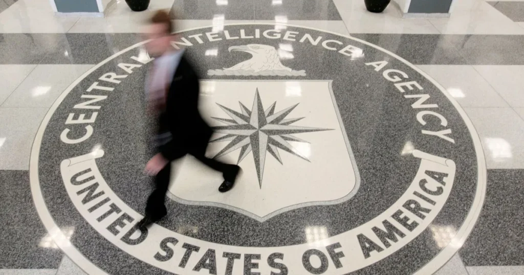 إدارة ترمب تمنح CIA تفويضاً لتنفيذ عمليات سرية في فنزويلا