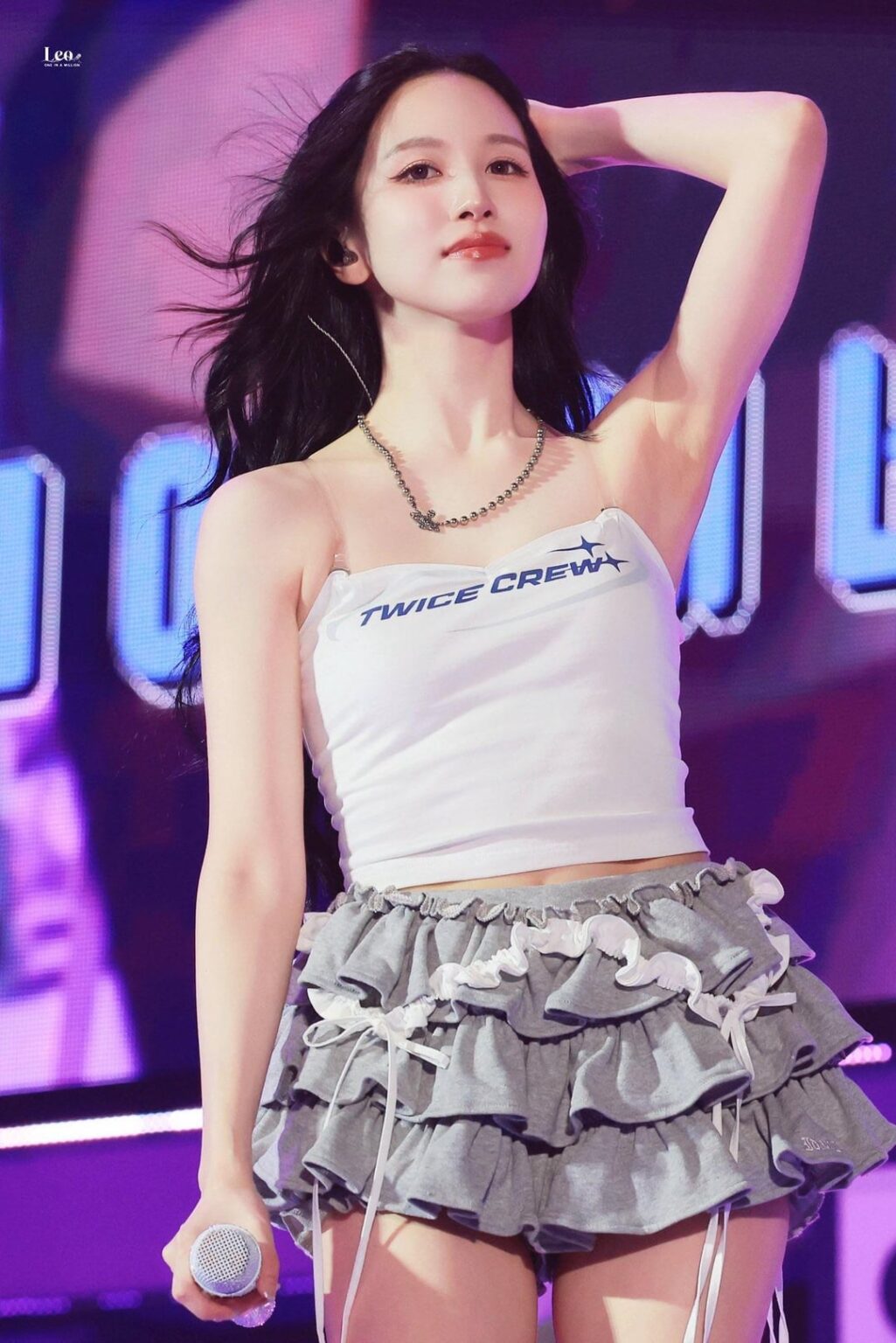 الفتاة الجميلة مينا