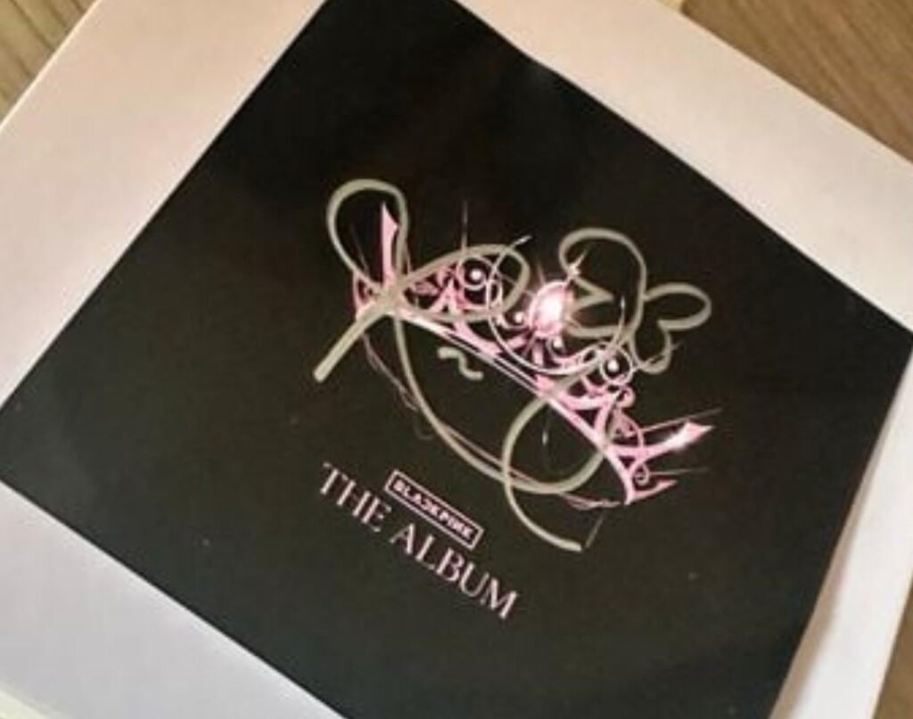 05102025 أريد شراء هذه من متجر التوفير ، لكن المالك حصل عليه منذ سنوات ، وليس لديه أي إيصال. هل يمكن لأحد أن يرى ما إذا كانت هذه التوقيعات تبدو حقيقية؟ شكرا! 🙏🩷🖤