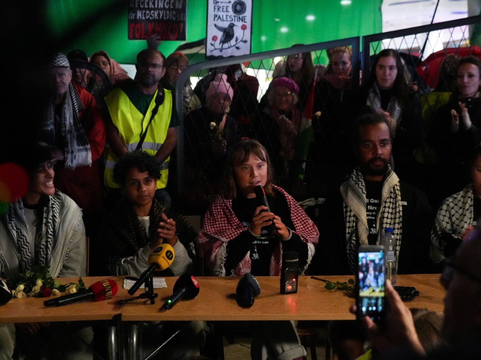 ناشطة سويدية: الإسرائيليون حرمونا من المياه وهددونا بالخنق | أخبار ناشطة سويدية: الإسرائيليون حرمونا من المياه وهددونا بالخنق | أخبار