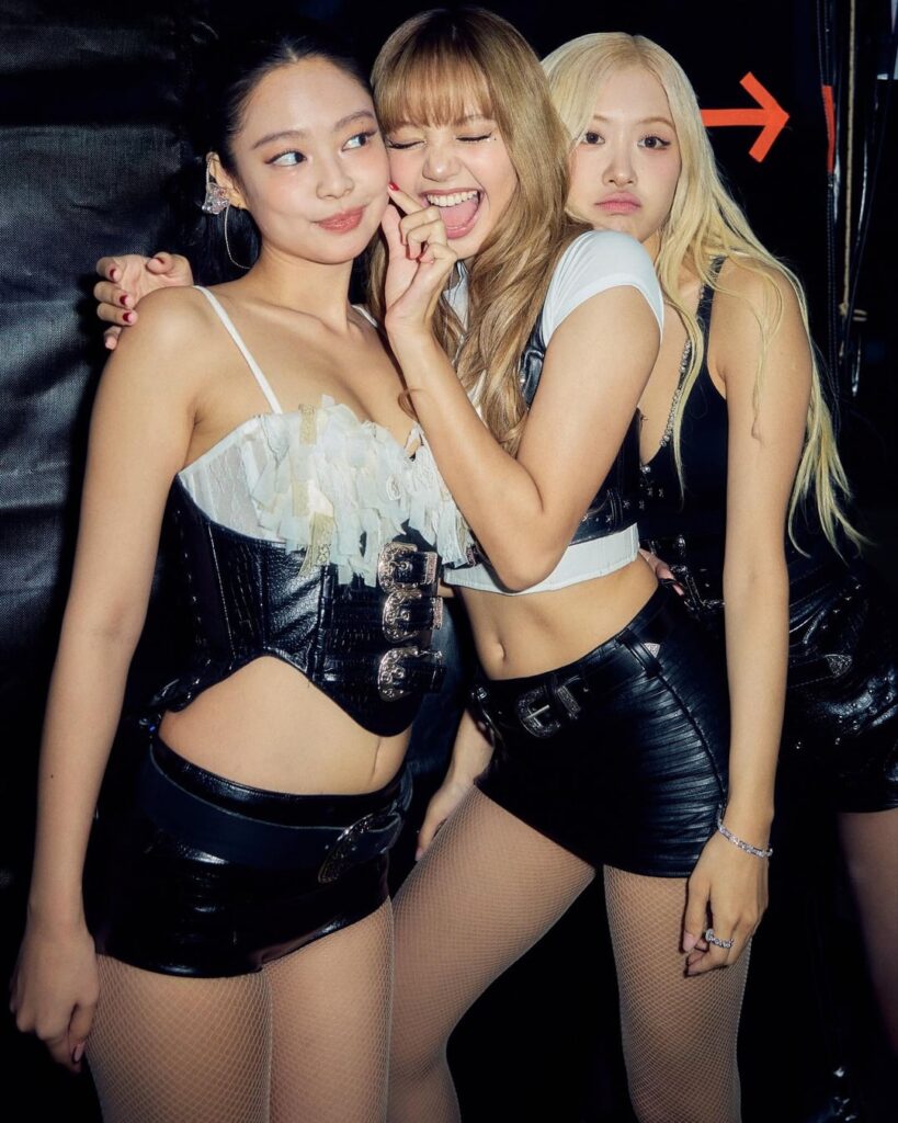 251030 تحديث ليزا على الانستقرام مع روزي