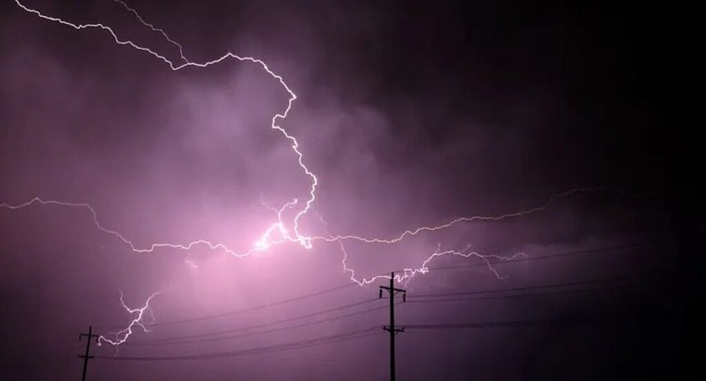 الفرصة لا تزال مهيأة لهطول أمطار غزيرة على هذه المناطق الفرصة لا تزال مهيأة لهطول أمطار غزيرة على هذه المناطق