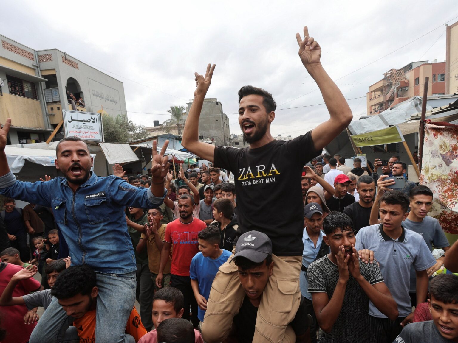 احتفالات في غزة وإسرائيل بعد التوصل لاتفاق وقف النار | أخبار