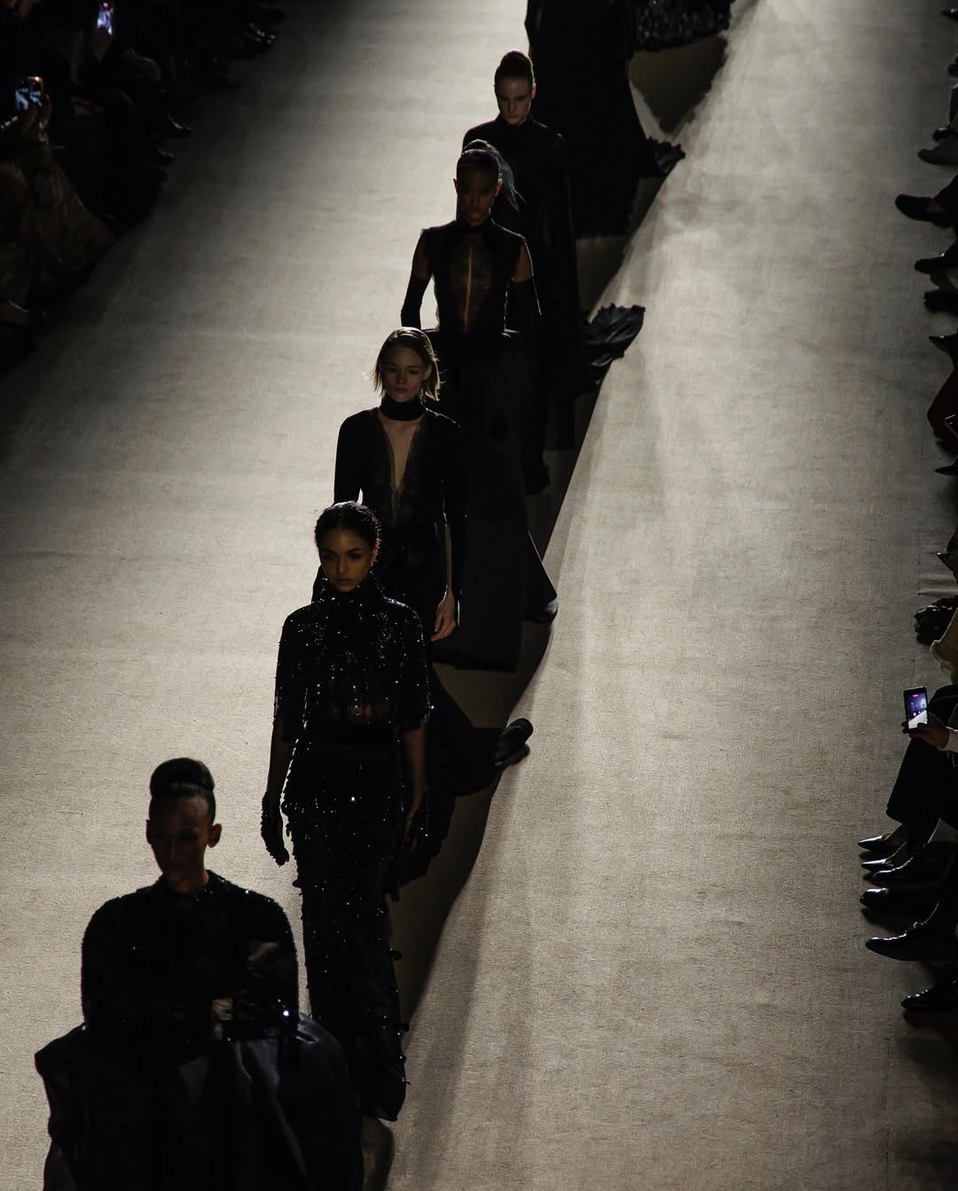 من عرض تيما عابد في اسبوع الموضة في الرياض 2025 (انستغرام)