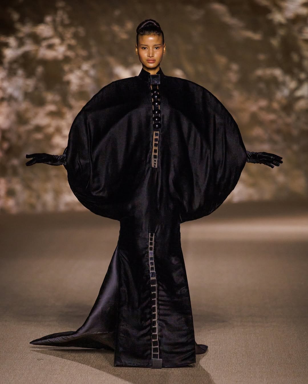 من عرض تيما عابد في اسبوع الموضة في الرياض 2025 (انستغرام)