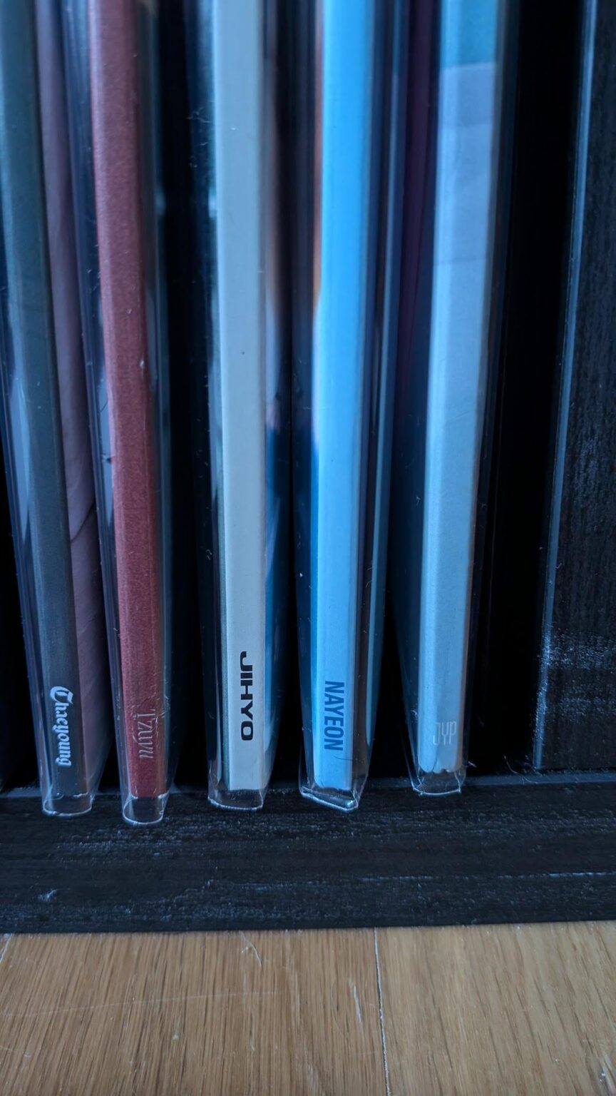 أحب كيف بدأوا في وضع اسم العازفين المنفردين على الفينيل ، وكيف يكون لهم جميعًا أسلوبهم الفريد. أتمنى أن يكون أنا نايون ذلك أيضًا.