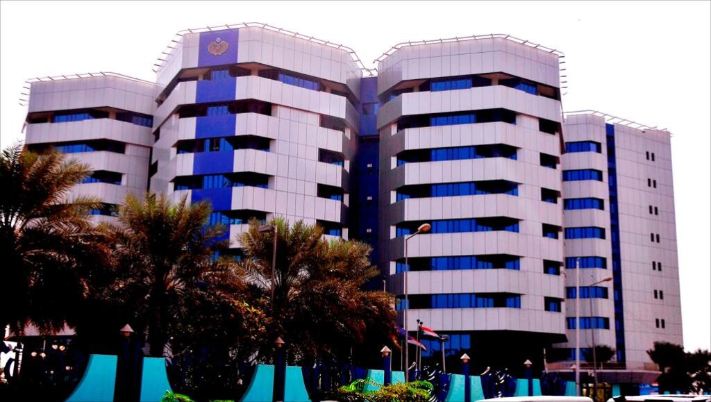 قرار مفاجئ من بنك السودان المركزي بإيقاف أحد أكبر المصارف الإسلامية وإقالة مديره قرار مفاجئ من بنك السودان المركزي بإيقاف أحد أكبر المصارف الإسلامية وإقالة مديره