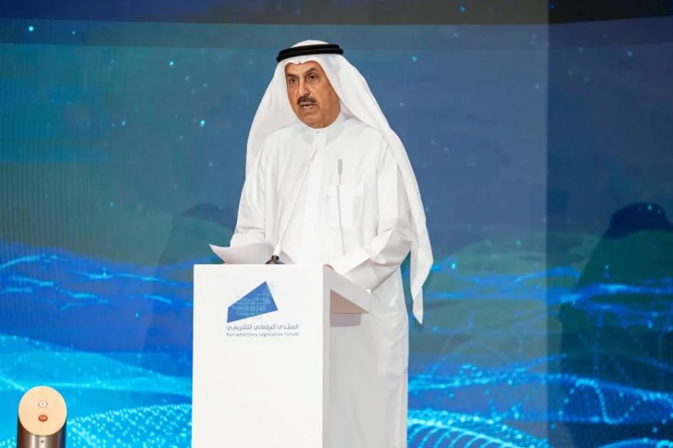 صقر غباش: الإمارات تتبنى التحولات الرقمية لتعزيز قيمة الإنسان.