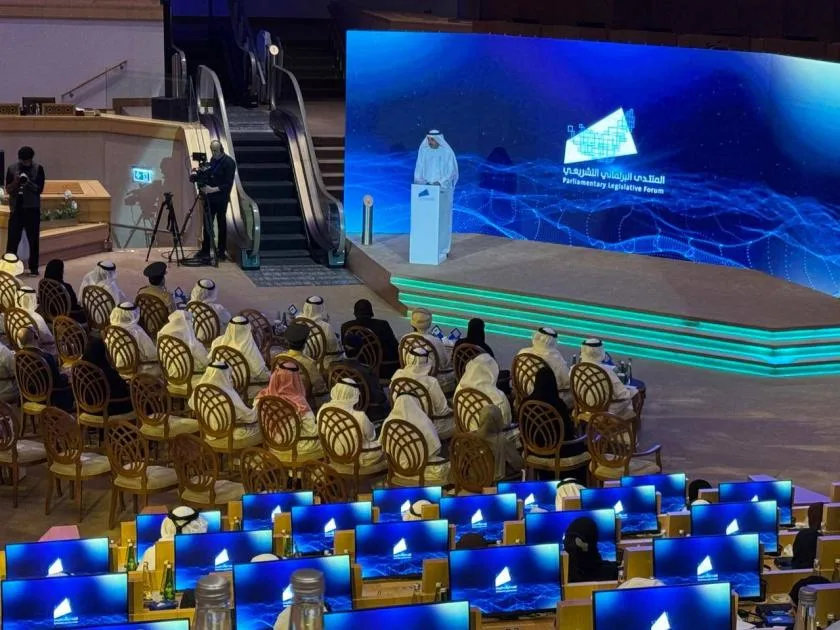 صقر غباش: عدم وجود الرقابة يُحوِّل الذكاء الاصطناعي إلى قوة غير مُراقَبة تثير الفوضى.