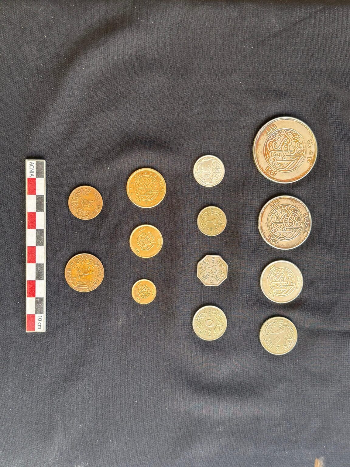 كبسولة رصاصية نادرة تحتوي على مجموعة عملات تاريخية في حي وسط الإسكندرية