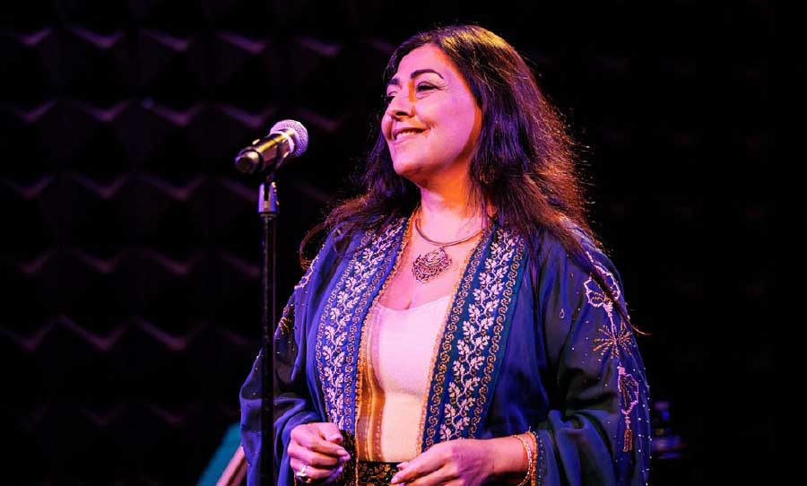 أمل مرقس تطلق أغنية «نبقى نغني» المتميزة بالرمزية والأمل