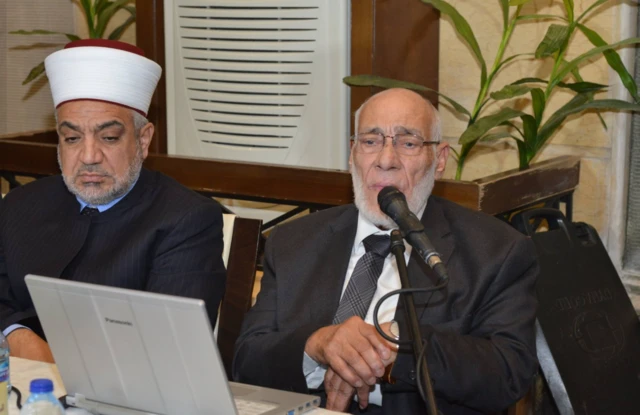 الدكتور زغلول النجار يحتفل بالمولد النبوي الشريف عام 2018 وبجوراه مفتى الأردن حينها الدكتور محمد الخلايله. ويظهر النجار في الصورة وأمامه منضدة ويرتدي سترة سوداء اللون وقميضاً أبيض وسترة عنق وبجواره عصا وقد بدت عليه ملامح الكبر.