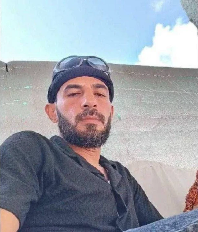 يقود أشرف المنسي مجموعة " الجيش الشعبي" في غزة