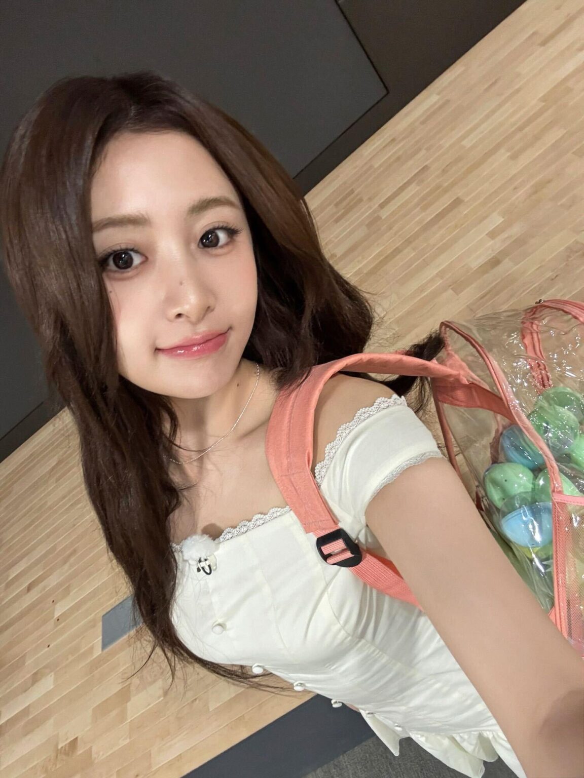 251106 - تحديث تويتر LE SSERAFIM مع Huh Yunjin - كتاب كتاب كتاب! دعونا نقرأ الكتب