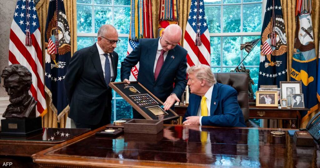 هدايا وسبائك.. خطة سويسرا لكسب ود ترامب “نجحت” هدايا وسبائك.. خطة سويسرا لكسب ود ترامب "نجحت"