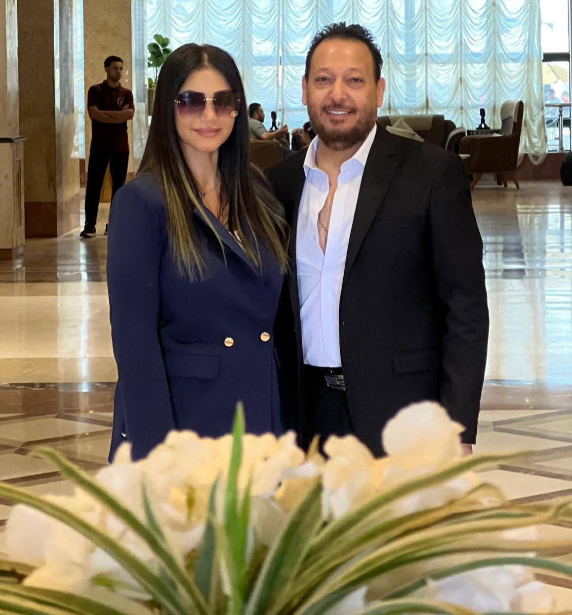 ايناس عز الدين وزوجها المطرب احمد العيسوى ايناس عز الدين وزوجها المطرب احمد العيسوى