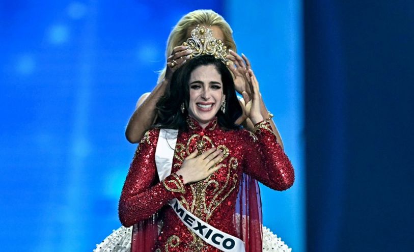 المكسيكية فاطمة تتوّج بلقب ملكة جمال الكون بعد تعرضها … المكسيكية فاطمة تتوّج بلقب ملكة جمال الكون بعد تعرضها ...