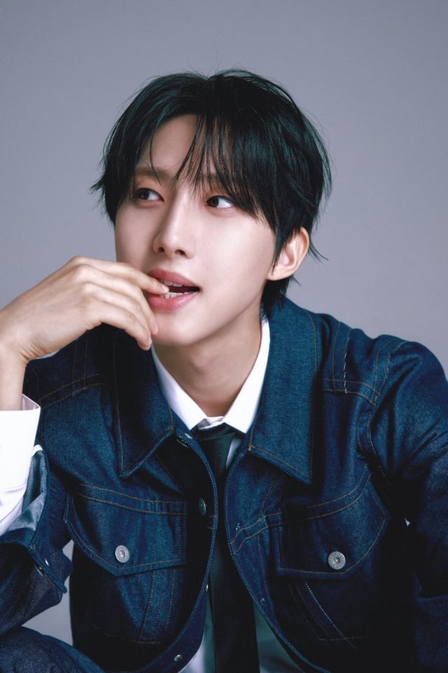 PENTAGON Hui - مع وكالة الترفيه الأمريكية (صور الملف الشخصي الجديدة)