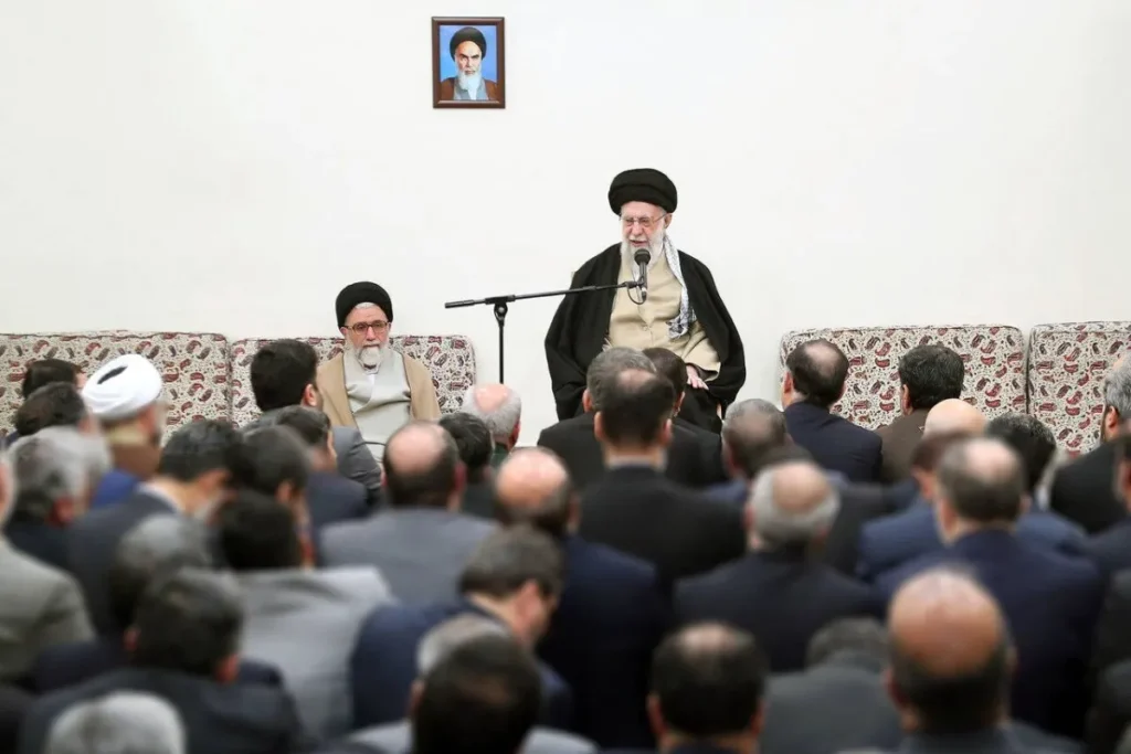 تحذيرات استخباراتية إيرانية من «استهداف المرشد» وإثارة الاضطرابات