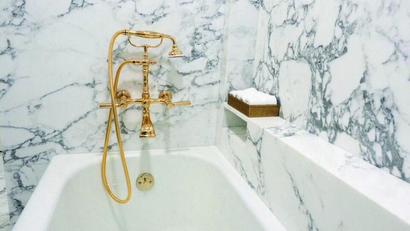 ترامب يكشف عن تجديدات في «حمّام البيت الأبيض»