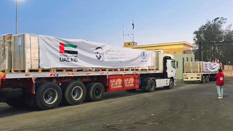 «مبادرات محمد بن راشد العالمية» تستأنف إدخال المساعدات إلى غزة جانب من شحنات المساعدات في طريقها إلى قطاع غزة. من المصدر
