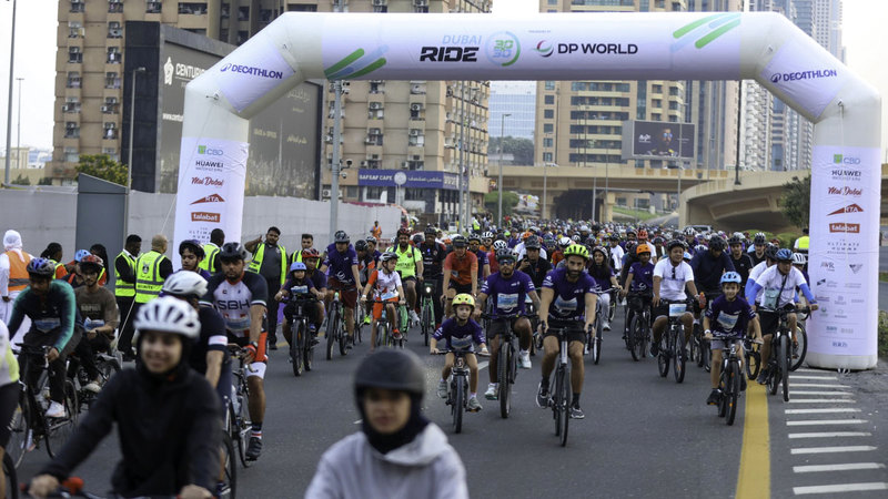 مشاركة قياسية شهدها &laquo;تحدي دبي للدراجات الهوائية&raquo; في انطلاقته من شارع الشيخ زايد. من المصدر