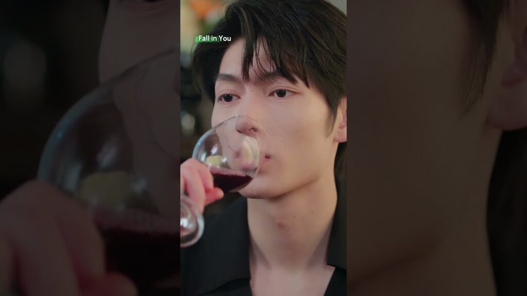 مفاجأة في الكأس! 🍷😱 أغرمت بك #fallinyou #fanzhixin #limuchen #iqiyi #cdrama