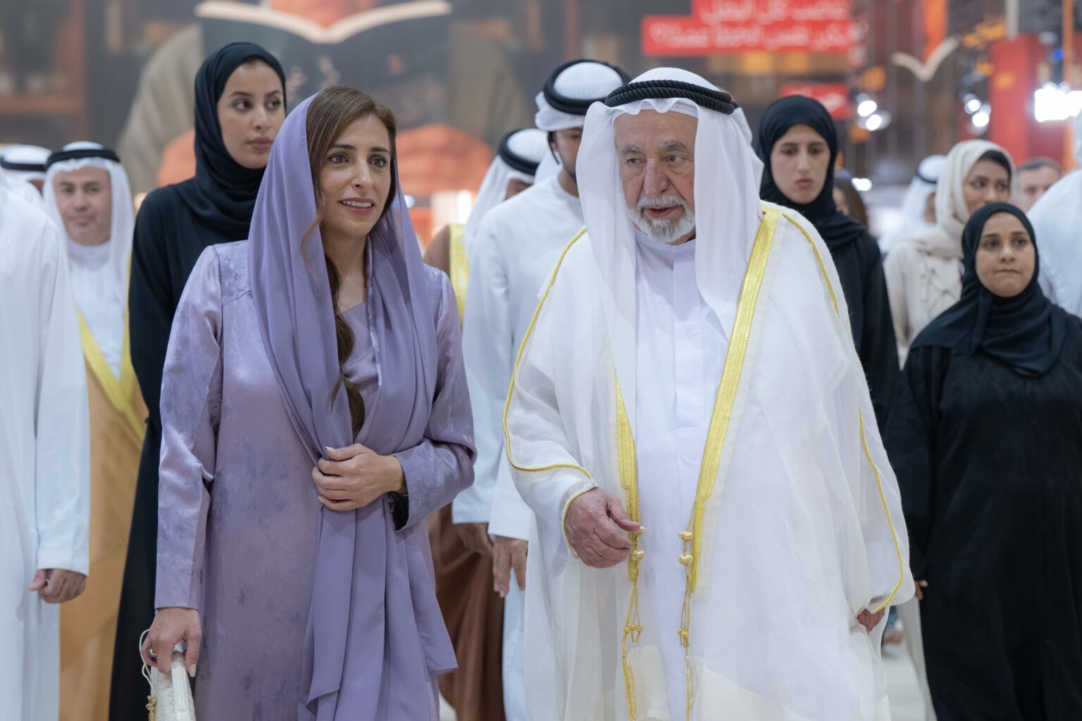 سلطان القاسمي يوجّه بـ 4.5 مليون درهم لتزويد مكتبات الشارقة بأحدث الإصدارات سلطان القاسمي يوجّه بـ 4.5 مليون درهم لتزويد مكتبات الشارقة بأحدث الإصدارات