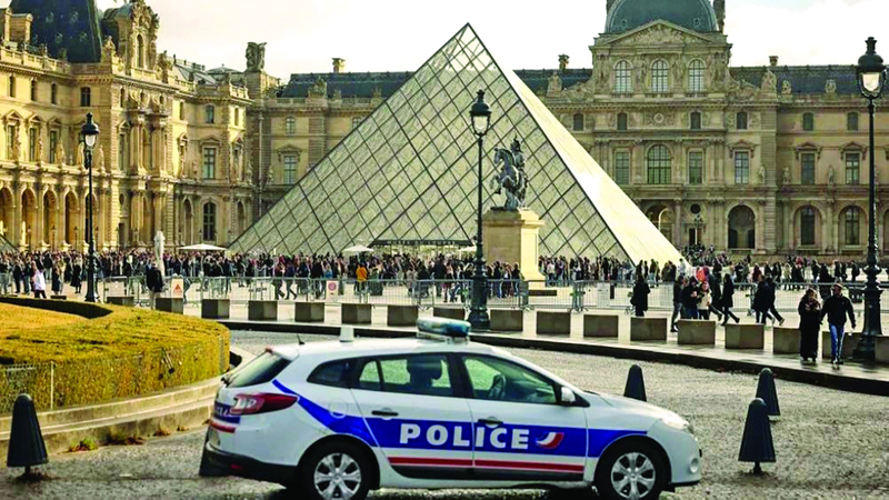 متحف اللوفر يعلن تشديد الإجراءات الأمنية بعد «الصدمة»