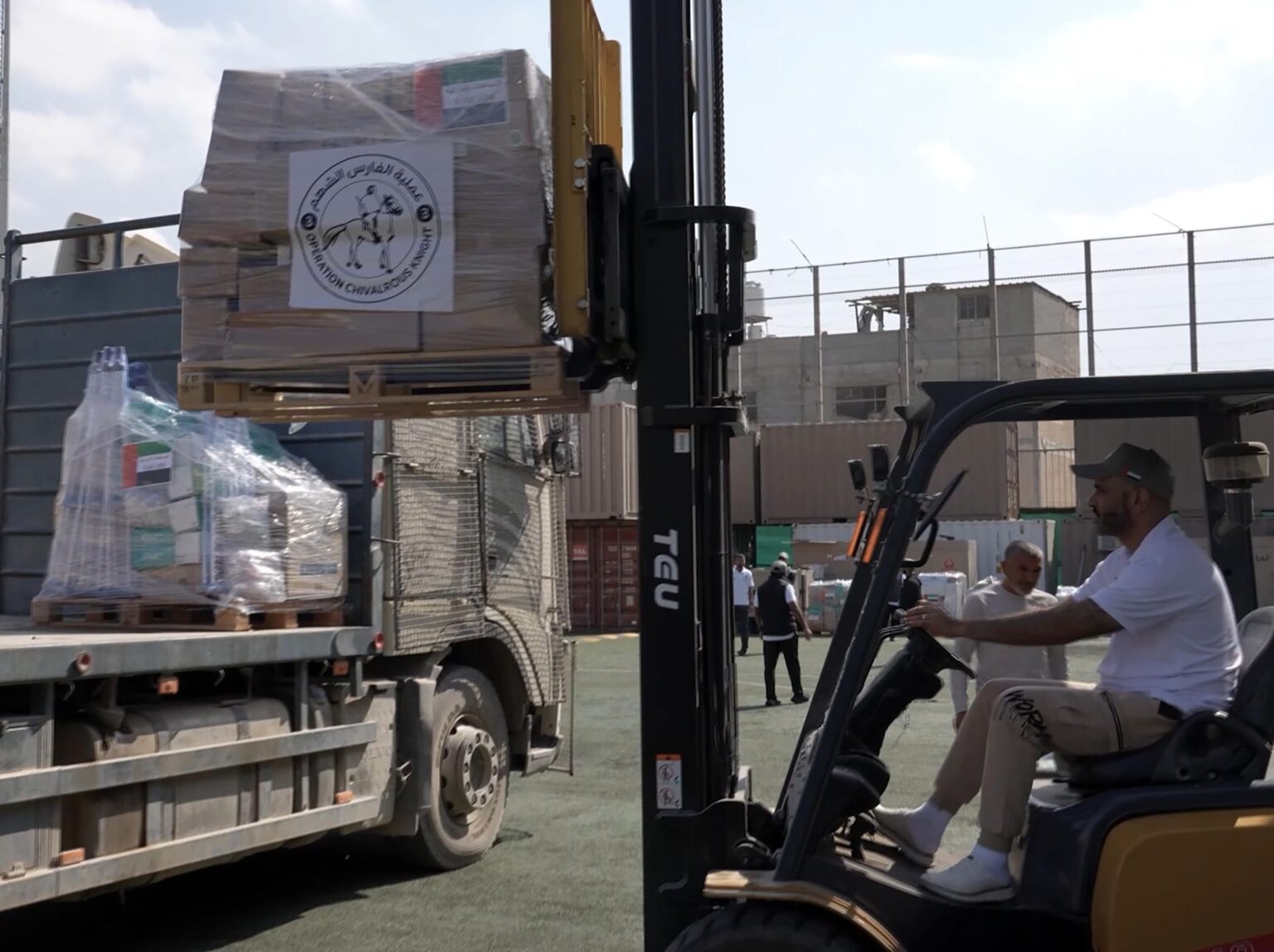 الإمارات تدعم المرافق الصحية في غزة بأدوية ومستلزمات طبية الإمارات تدعم المرافق الصحية في غزة بأدوية ومستلزمات طبية