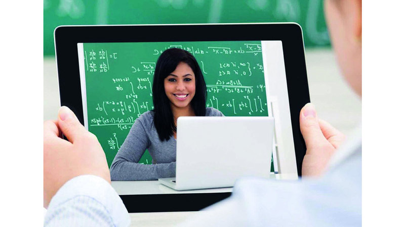 «باقة إسعافية» و«كبسولات التفوق» تستدرجان طلبة للدروس الخصوصية انخفاض كلفة الدروس الخصوصية الـ«أونلاين» مقارنةً بالتقليدية ساعد في انتشارها. أرشيفية