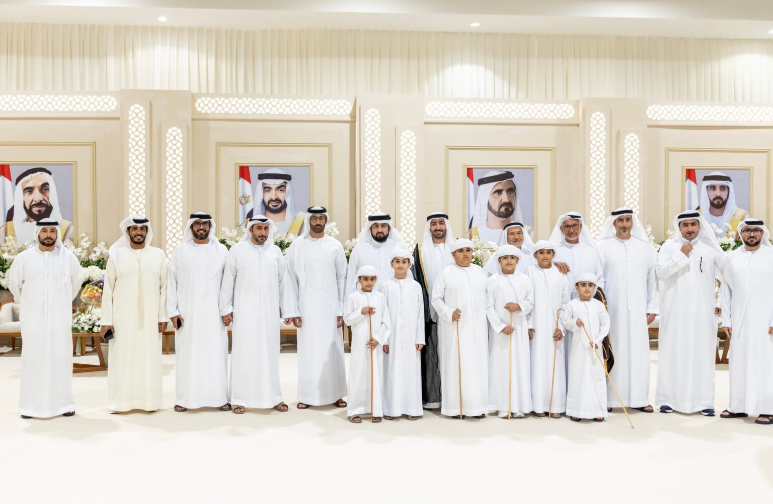 أحمد بن محمد يحضر أفراح الخياط وآل علي أحمد بن محمد يحضر أفراح الخياط وآل علي