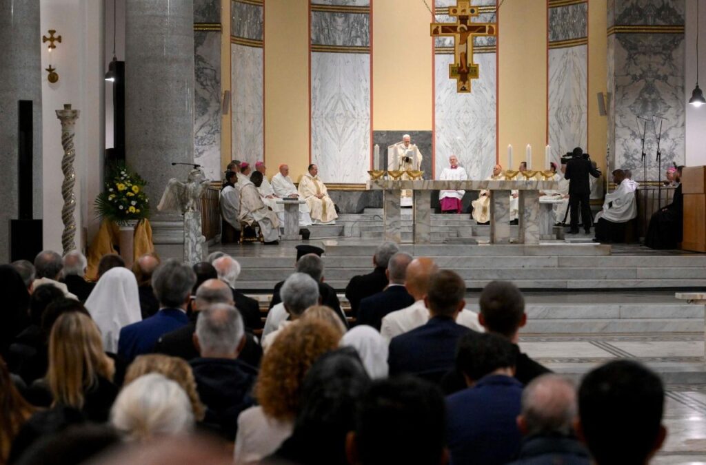 البابا: لتكن الكنيسة المكان الذي ينطلق منه كل شيء وإليه يعود كل شيء