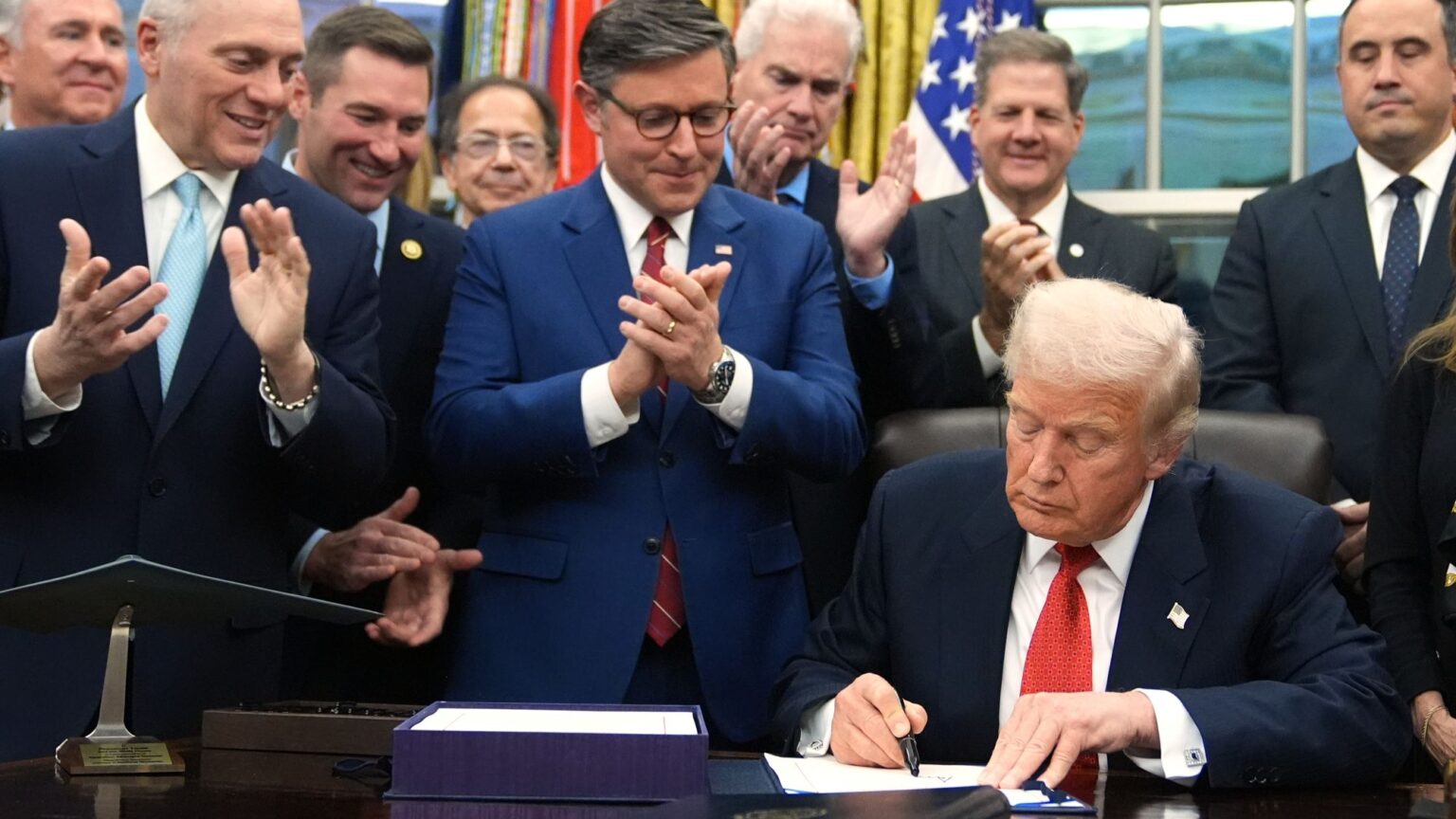 بعد 43 يومًا : انتهاء الإغلاق الحكومي الأطول بتاريخ الولايات المتحدة i24NEWS