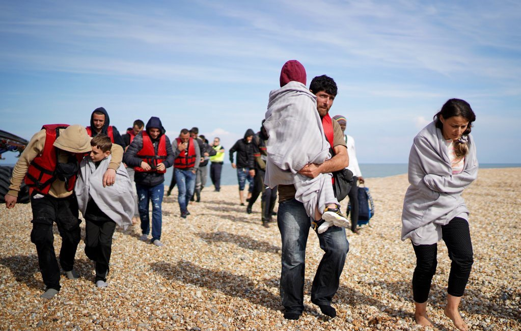 بريطانيا تعلن تشديد سياسات اللجوء والهجرة