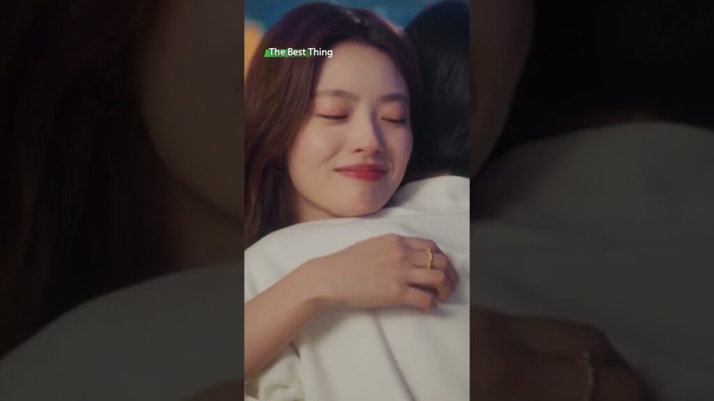 حين عانقها، اختفى كل الحزن 🤗 أحبك #thebestthing #zhanglinghe #xuruohan #iqiyi #cdrama