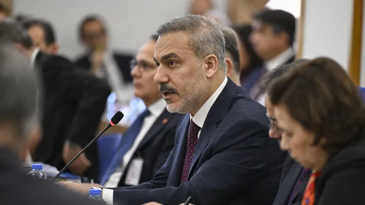 فيدان: لن نسمح بتجذّر بيئة في سوريا تهدد أمن تركيا القومي.. وإسرائيل تهديد كبير لمنطقتنا